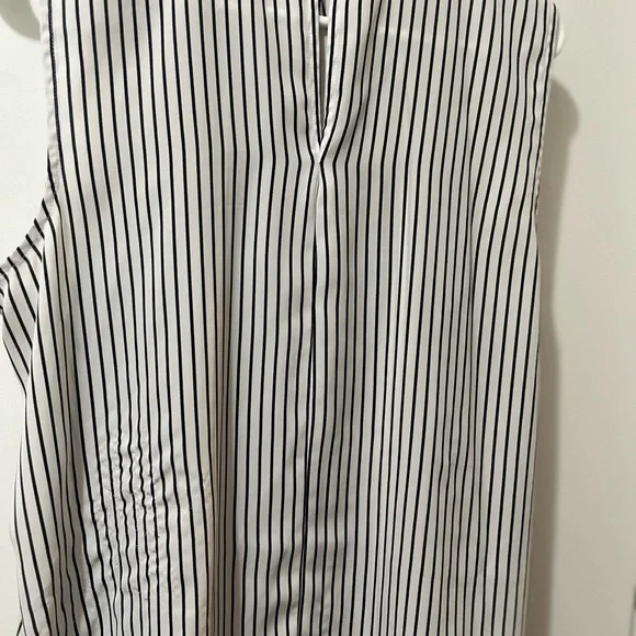 Worthington Medium Sleeveless turtleneck ruffle blouse - Picture 4 of 5